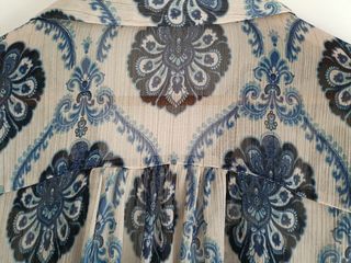 Camisa Zara estampada azul y blanca
