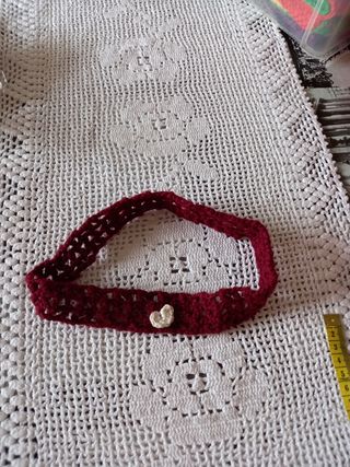 Diadema crochet color burdeos hecha a mano