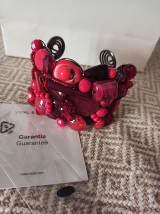 Brazalete Vidal & Vidal piedras rojo