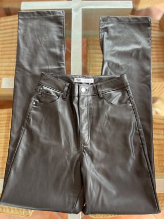 Pantalones negros Zara efecto piel