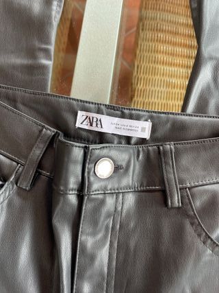Pantalones negros Zara efecto piel