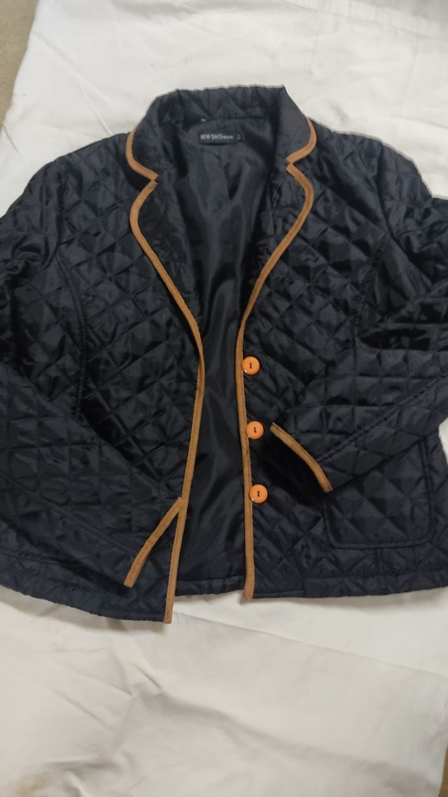 Chaquetilla acolchada negra NEW SAKS