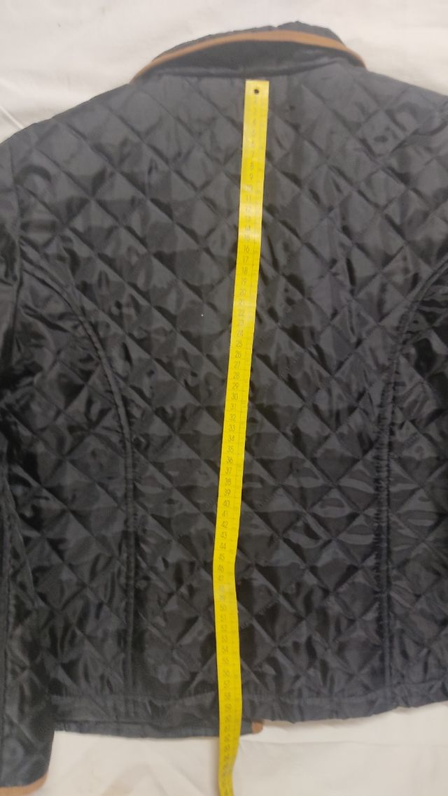 Chaquetilla acolchada negra NEW SAKS