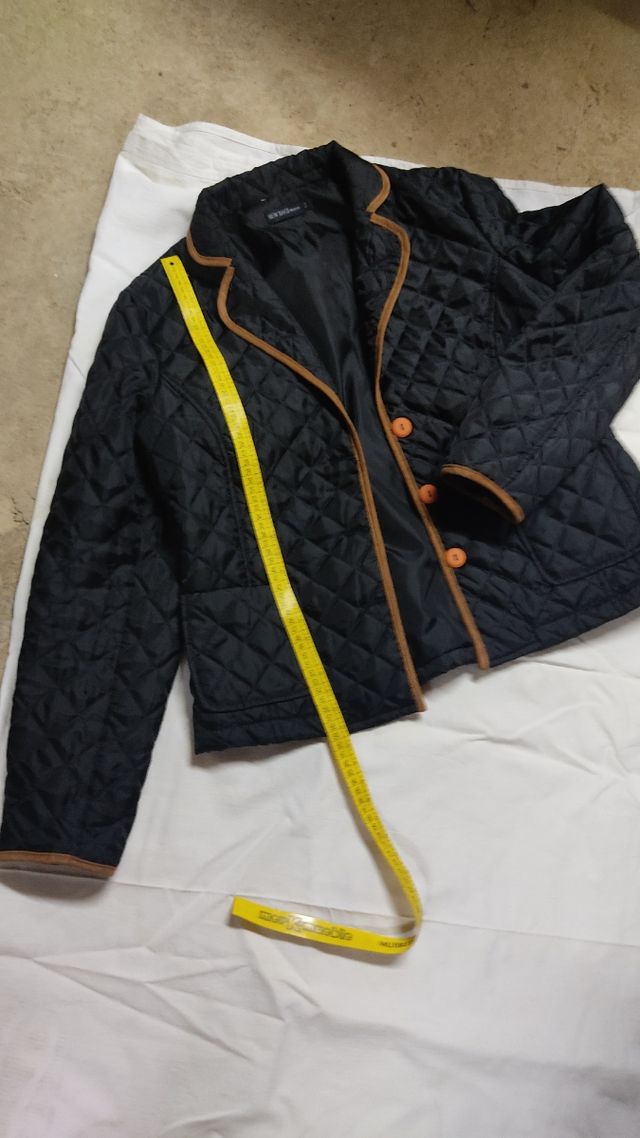 Chaquetilla acolchada negra NEW SAKS