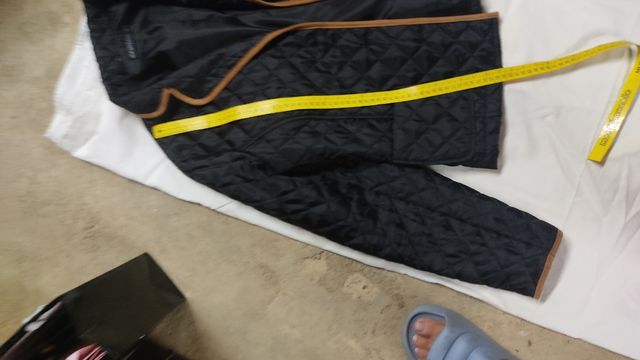 Chaquetilla acolchada negra NEW SAKS