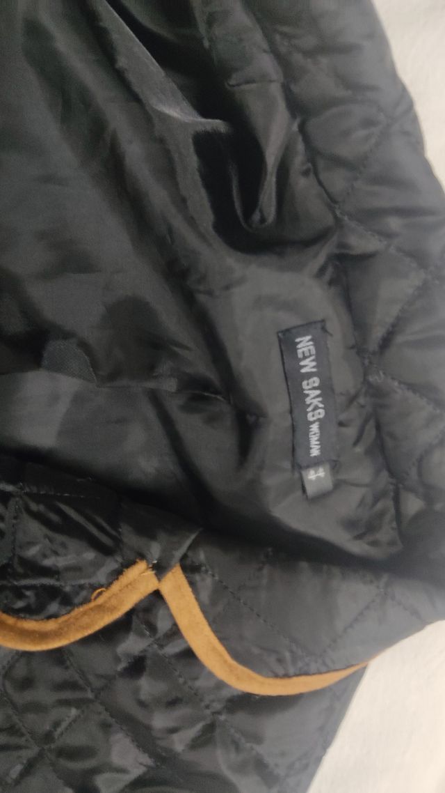 Chaquetilla acolchada negra NEW SAKS