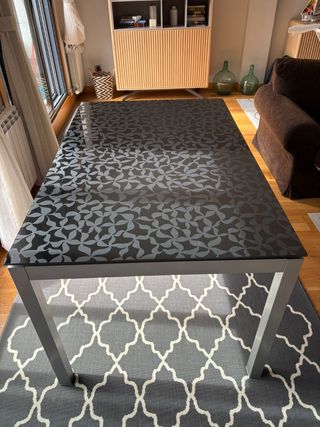 Mesa cristal negra moderna extensible.