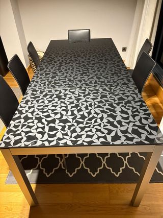 Mesa cristal negra moderna extensible.