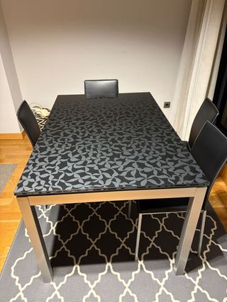 Mesa cristal negra moderna extensible.