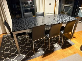 Mesa cristal negra moderna extensible.