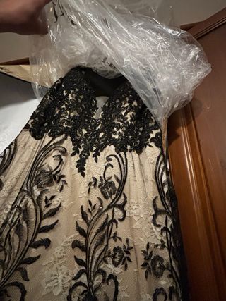 Vestito elegante beige e nero