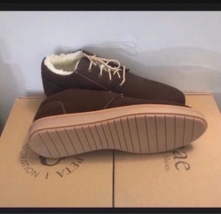 Zapatos veganos marrones
