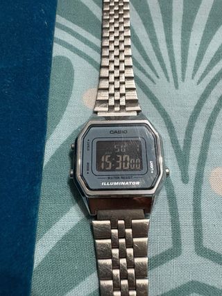 Reloj Casio LA680W plateado