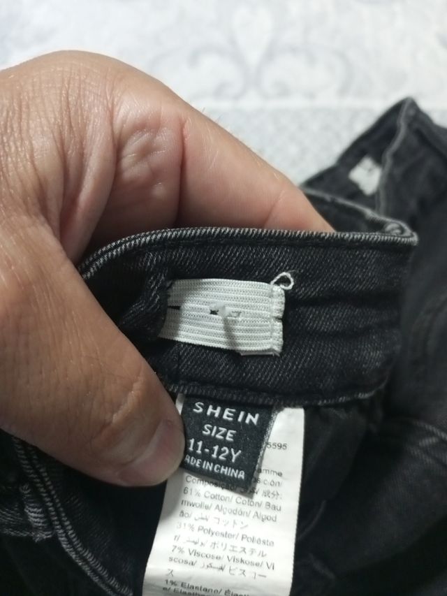 Jeans rotos negros TALLA 11/12 AÑOS MARCA SHEIN