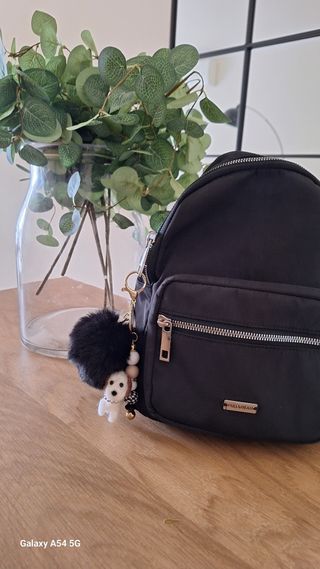 Llaveros con Pompon negro y blanco.Personalizables