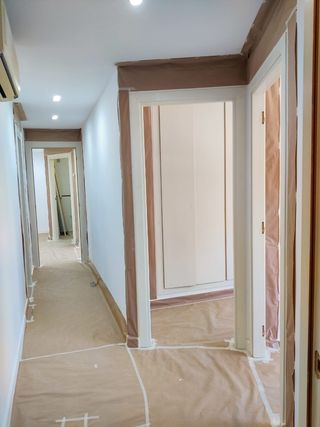 Lacado de puertas en banco satinado