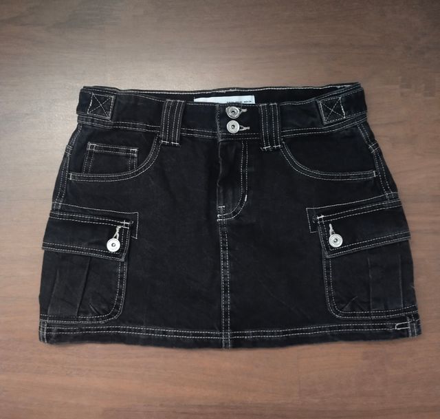 Minifalda negra Bershka talla 34