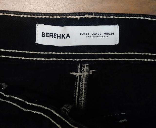 Minifalda negra Bershka talla 34