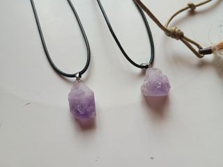 4 colgantes variados piedras y plumas 