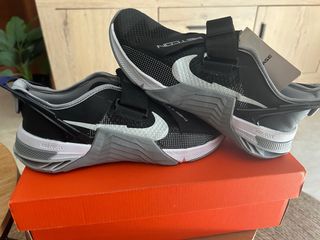 Nike Metcon 7 FlyEase - Negro/Platino