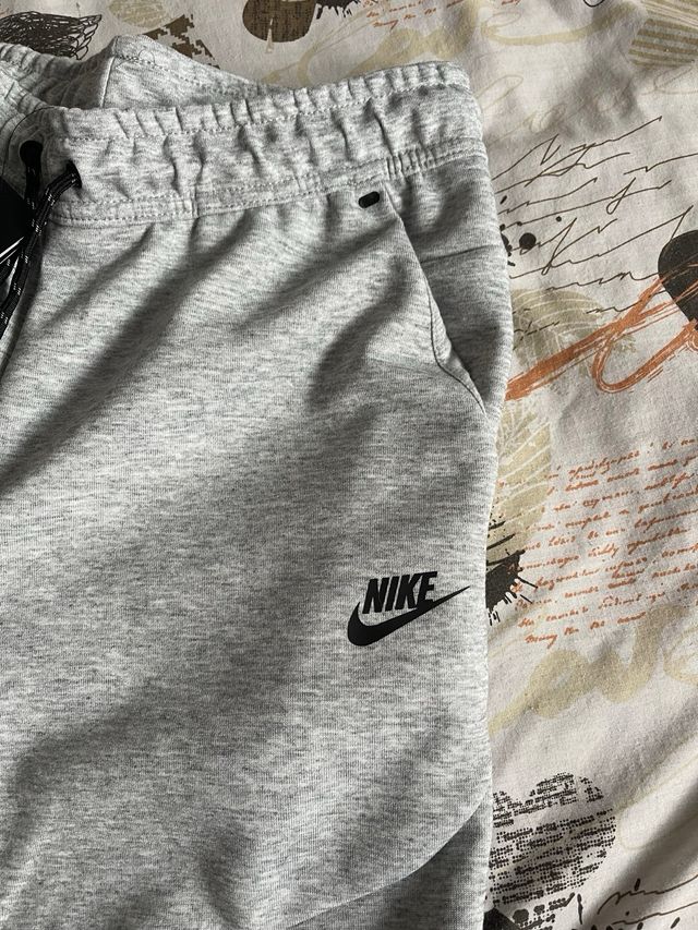 Pantalones Nike Tech Fleece Gris Talla M