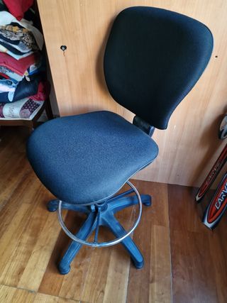 Silla oficina giratoria negra