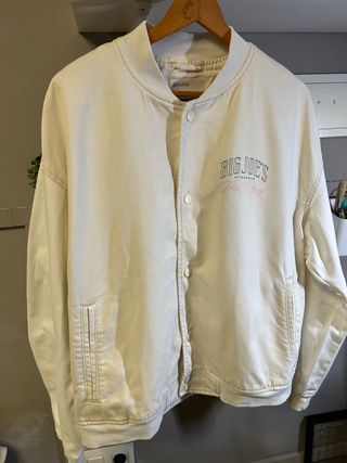 Chaqueta bomber Bershka beige