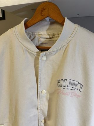 Chaqueta bomber Bershka beige