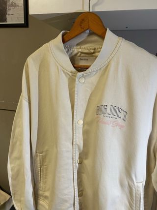 Chaqueta bomber Bershka beige