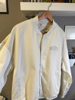 Chaqueta bomber Bershka beige