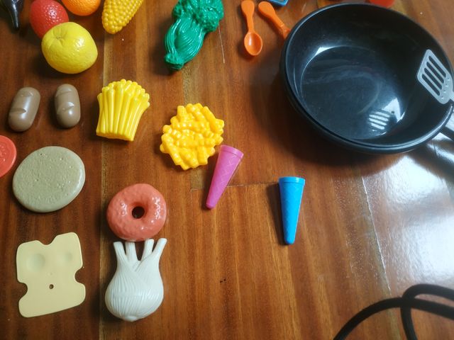 Comida juguete: Frutas, verduras, sartén y varios