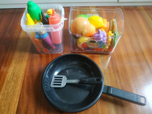 Comida juguete: Frutas, verduras, sartén y varios