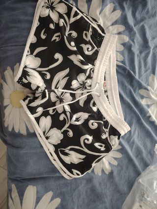 Shorts estivi floreali - bianco e nero