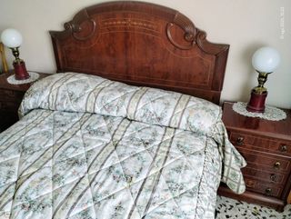 Dormitorio clásico de madera