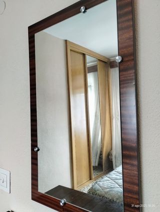 Dormitorio clásico de madera