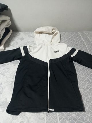 Chaqueta Nike c/Capucha - Blanco/Negro

