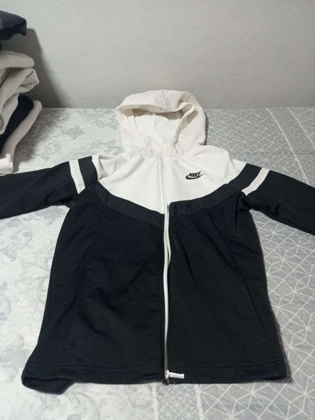 Chaqueta Nike c/Capucha - Blanco/Negro
