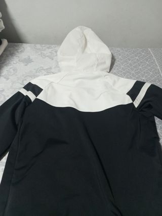 Chaqueta Nike c/Capucha - Blanco/Negro
