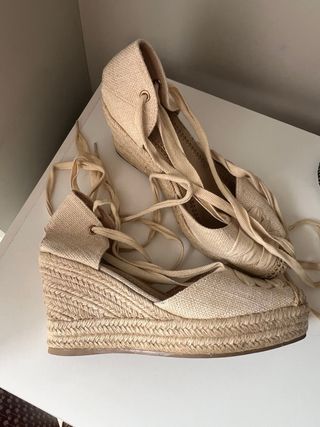 Alpargatas cuña beige mujer