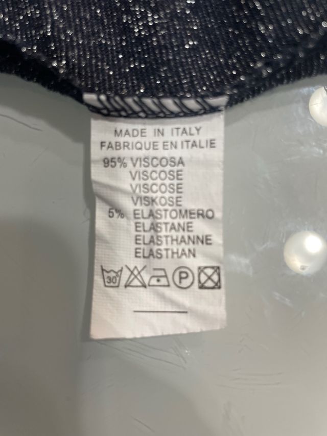 camiseta  negro brillante