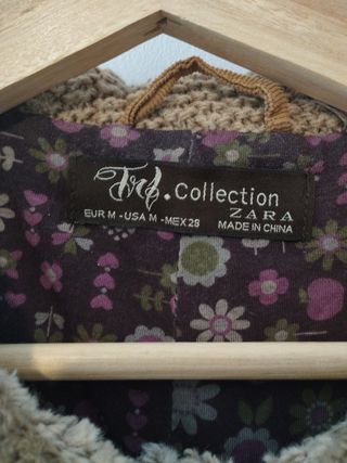 Chaleco Zara beige con capucha