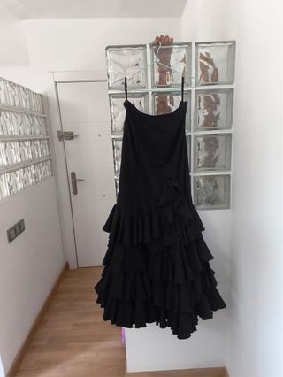 Falda negra flamenca artesanal