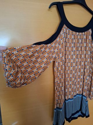 Blusa Stradivarius hombros descubiertos.