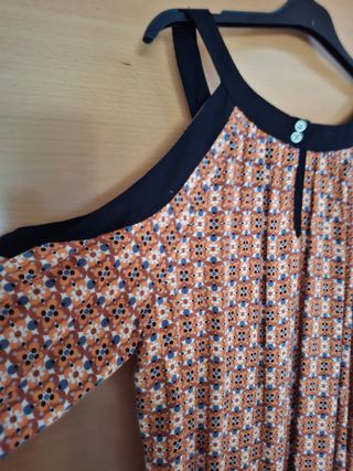 Blusa Stradivarius hombros descubiertos.
