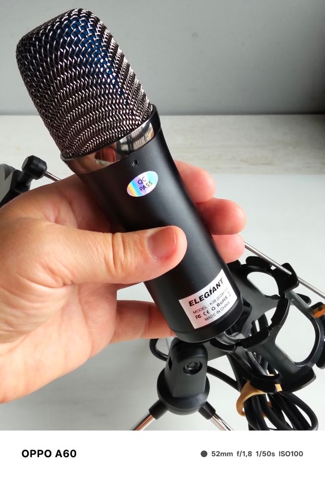 Micrófono de mesa elegante