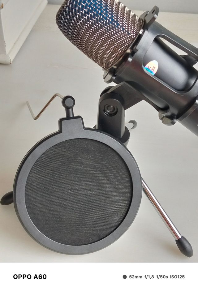 Micrófono de mesa elegante