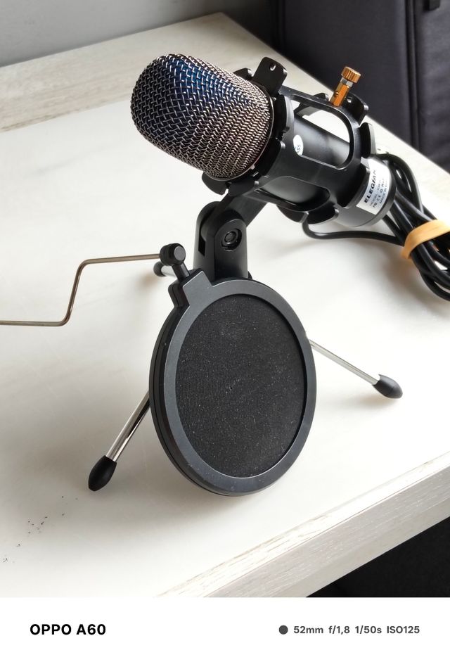 Micrófono de mesa elegante