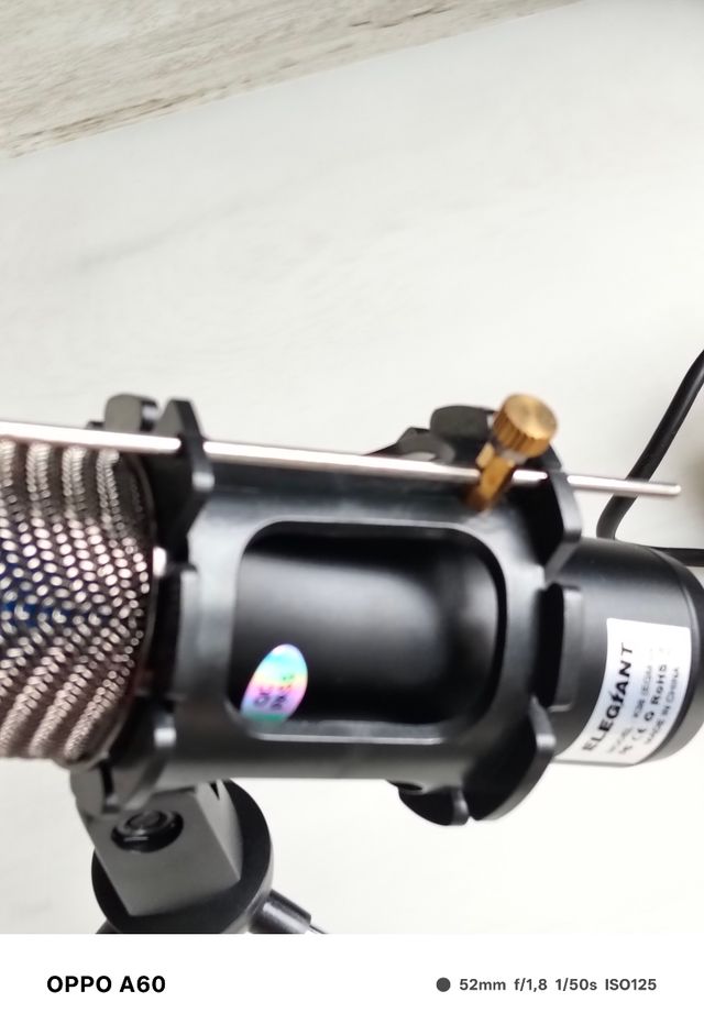 Micrófono de mesa elegante