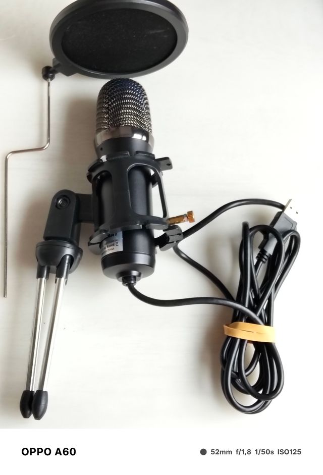 Micrófono de mesa elegante