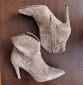 Botines ante beige tacón alto